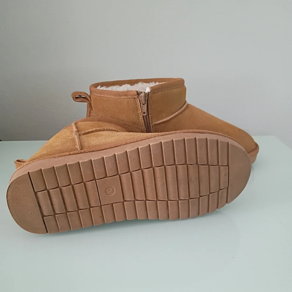 cushionaire Girls Hip Low Shearling Boots - Suede - Picture 2 of 4